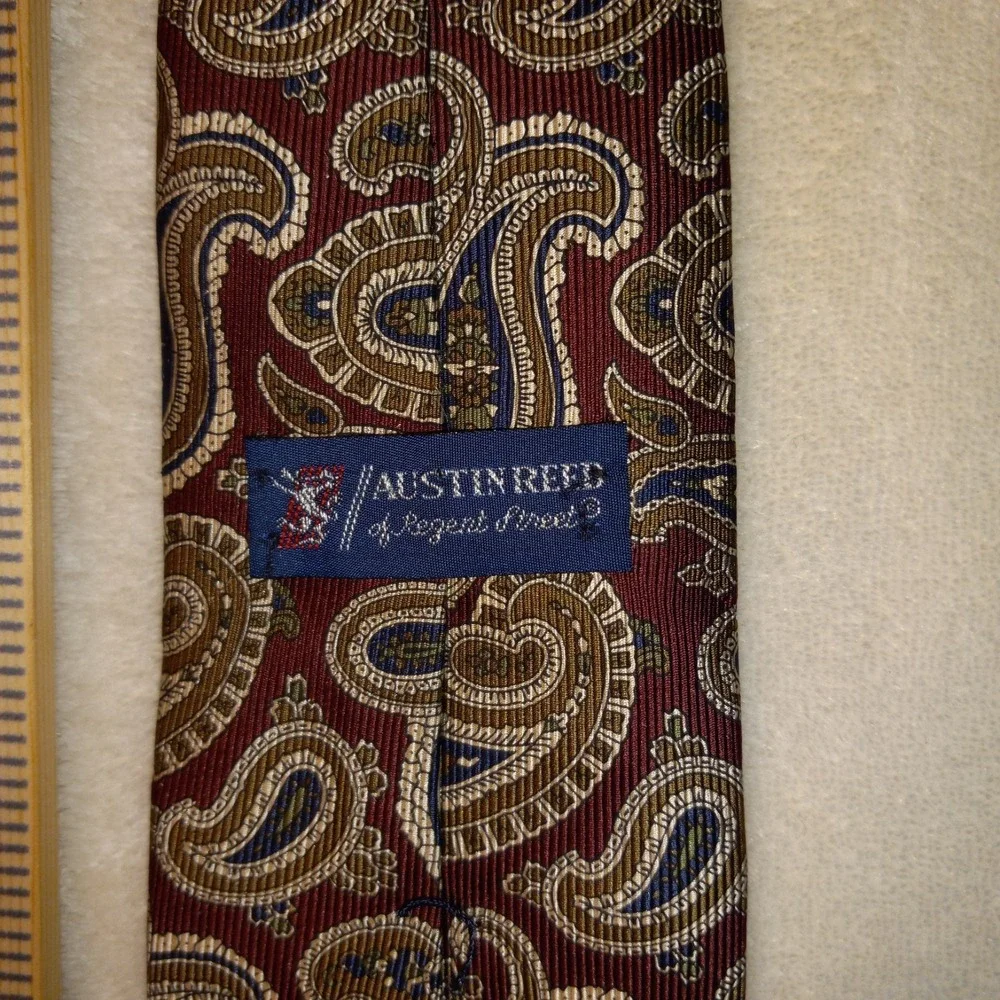 Vintage Austin Reed London-England Paisley 100% Italian Silk Tie Made In USA